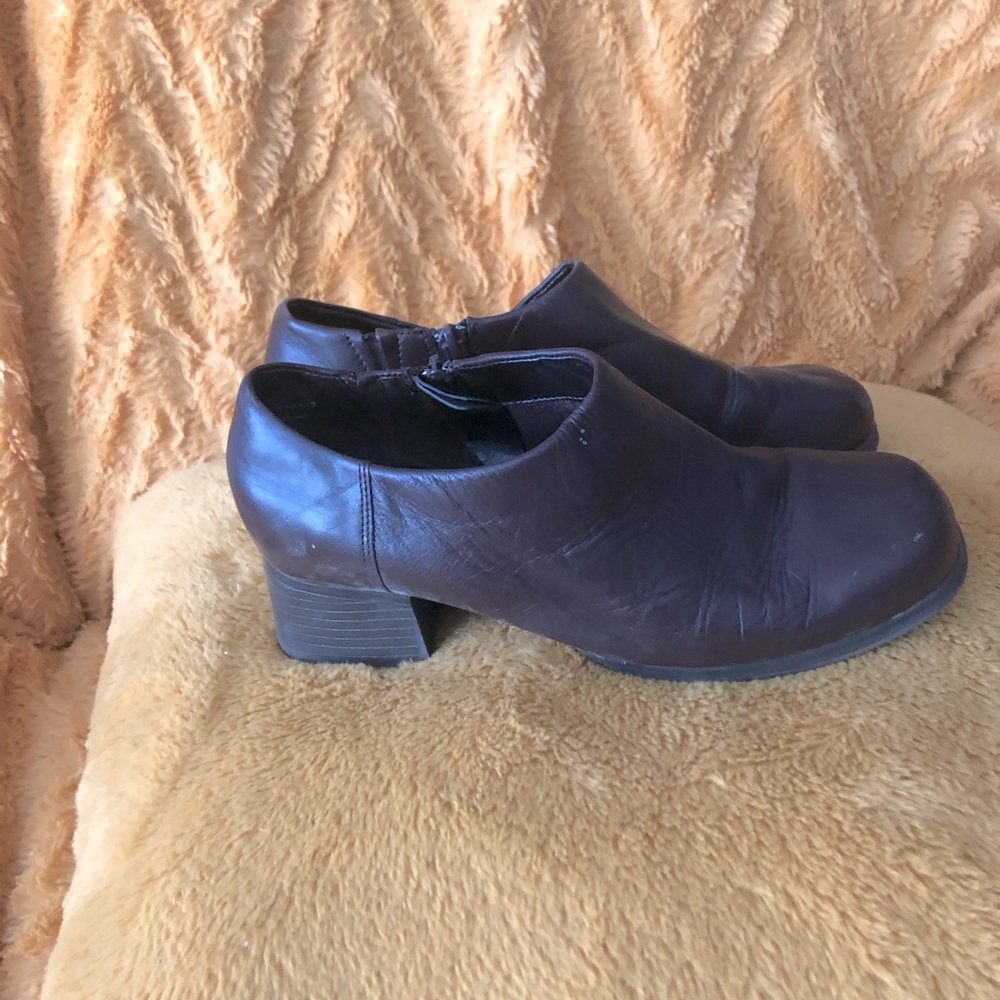 Rich brown leather ankle booties size 8.5 wide